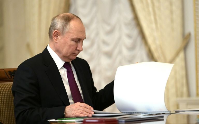 Путин поручил рассмотреть возможность строительства метро рядом с ИТМО Хайпарком